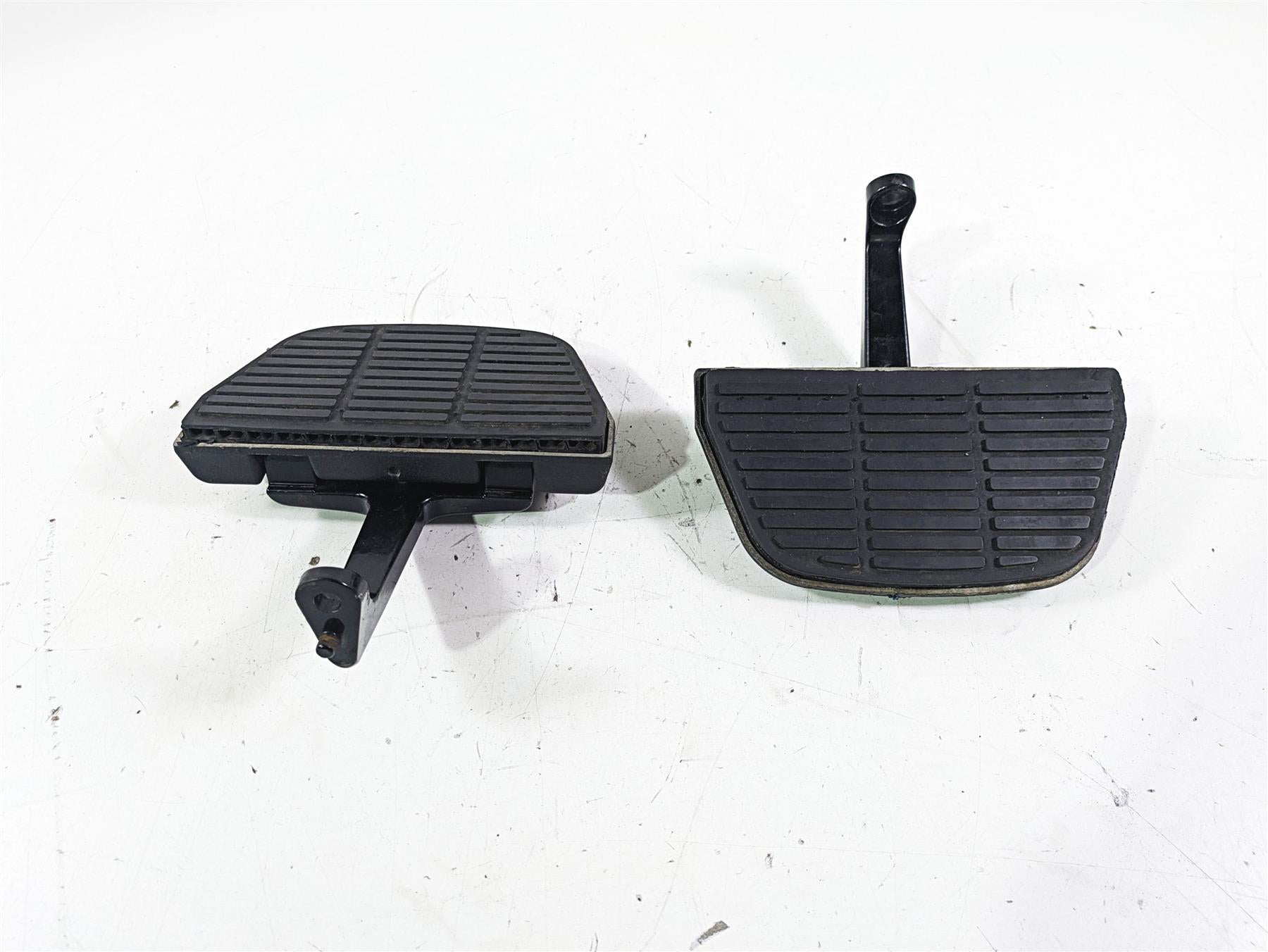 2003 Harley Touring FLHTCUI 100TH E-Glide Passenger Floor Board Set 52719-93B {{ shop.shopifyCountryName }} - Mototech271