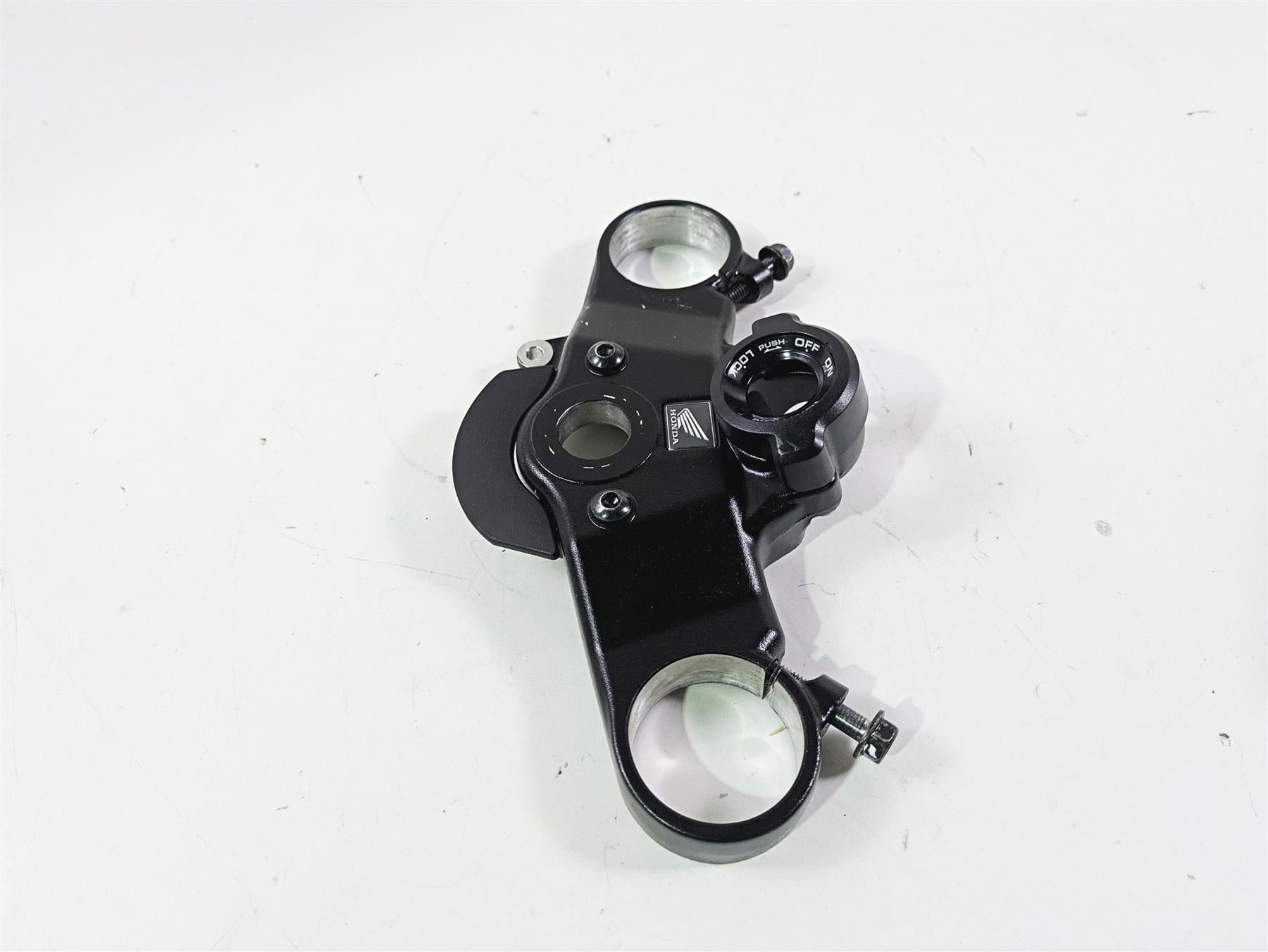 2025 Honda CBR600RR Upper Triple Tree Steering Clamp 53300-MJC-A00 {{ shop.shopifyCountryName }} - Mototech271