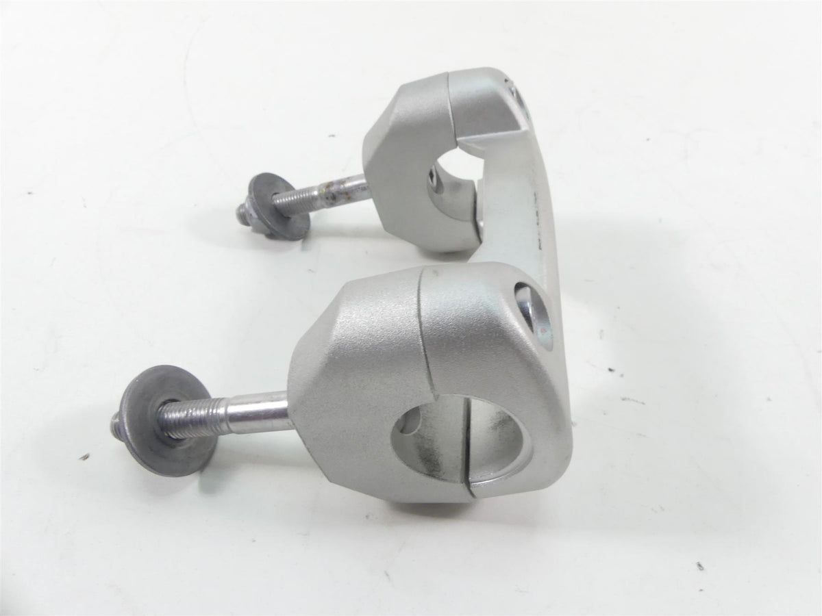 2020 Triumph Speed Triple RS 1050 Handlebar Holder Riser Set T2042064 T2041599 {{ shop.shopifyCountryName }} - Mototech271