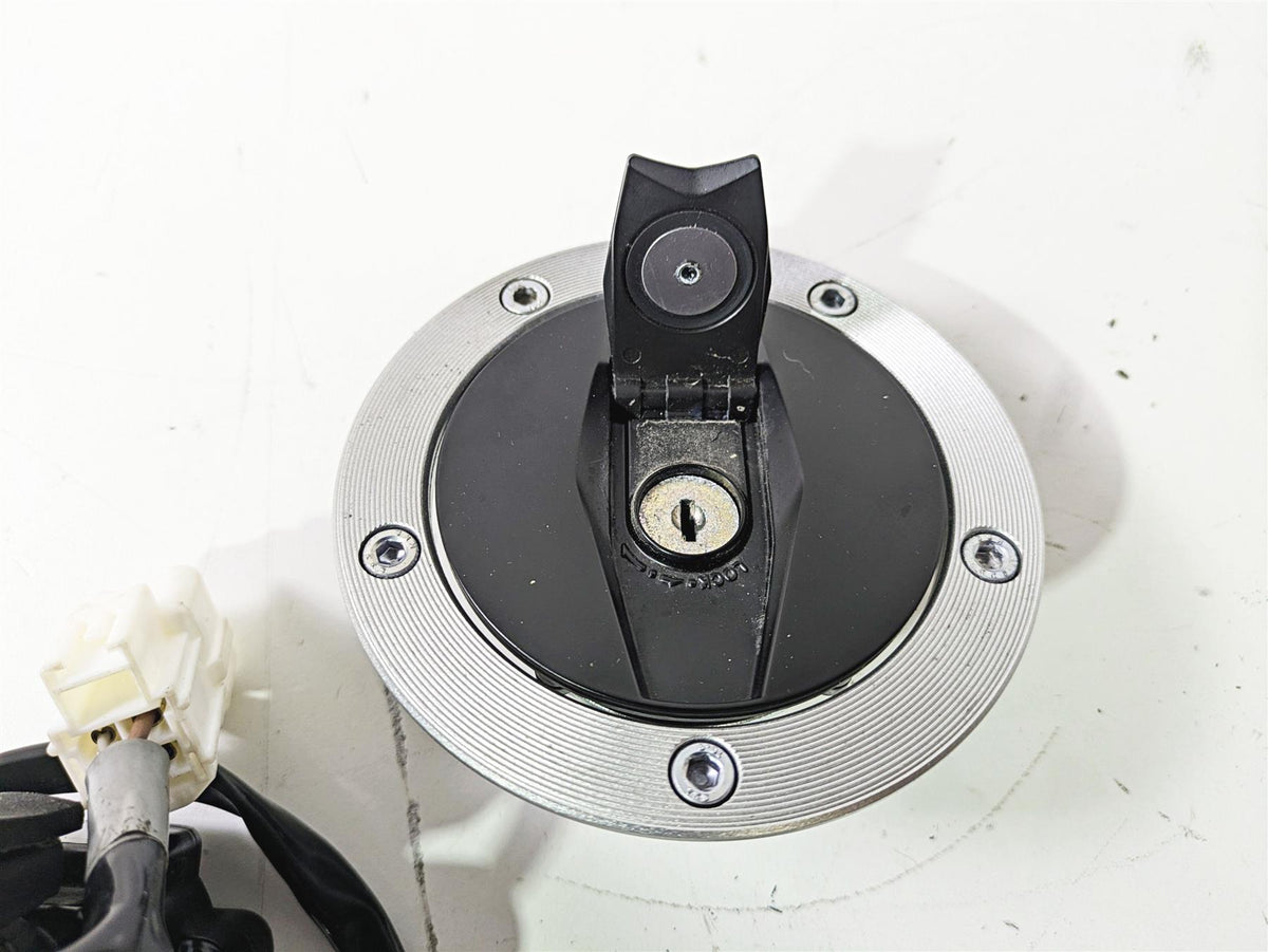 2022 Kawasaki ZR900RS Cafe Ignition Switch Key Lock Tank Cap Set Read 27048-5159 {{ shop.shopifyCountryName }} - Mototech271