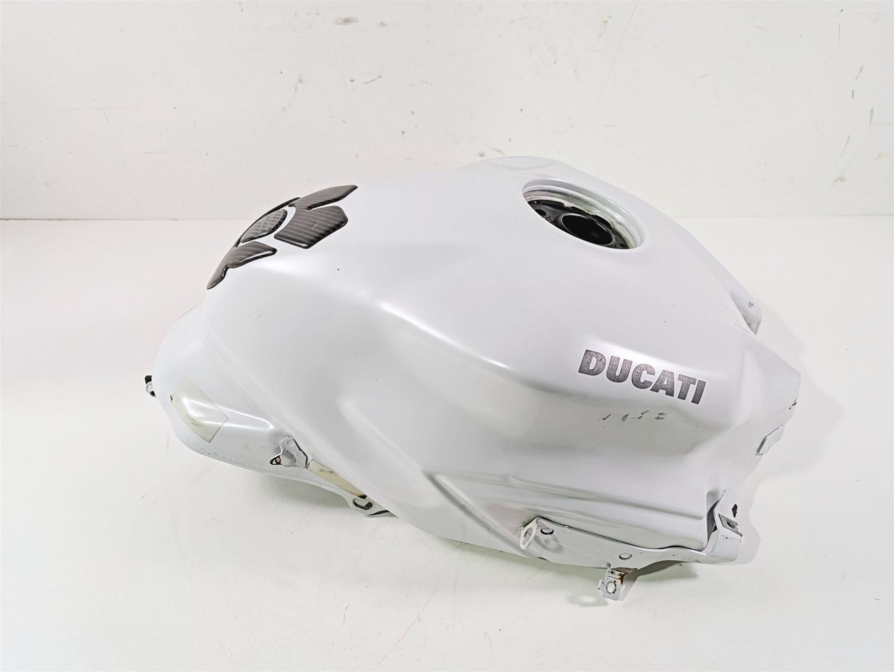 2019 Ducati Supersport 939 S White Dented Gas Fuel Petrol Tank 58612531BW {{ shop.shopifyCountryName }} - Mototech271