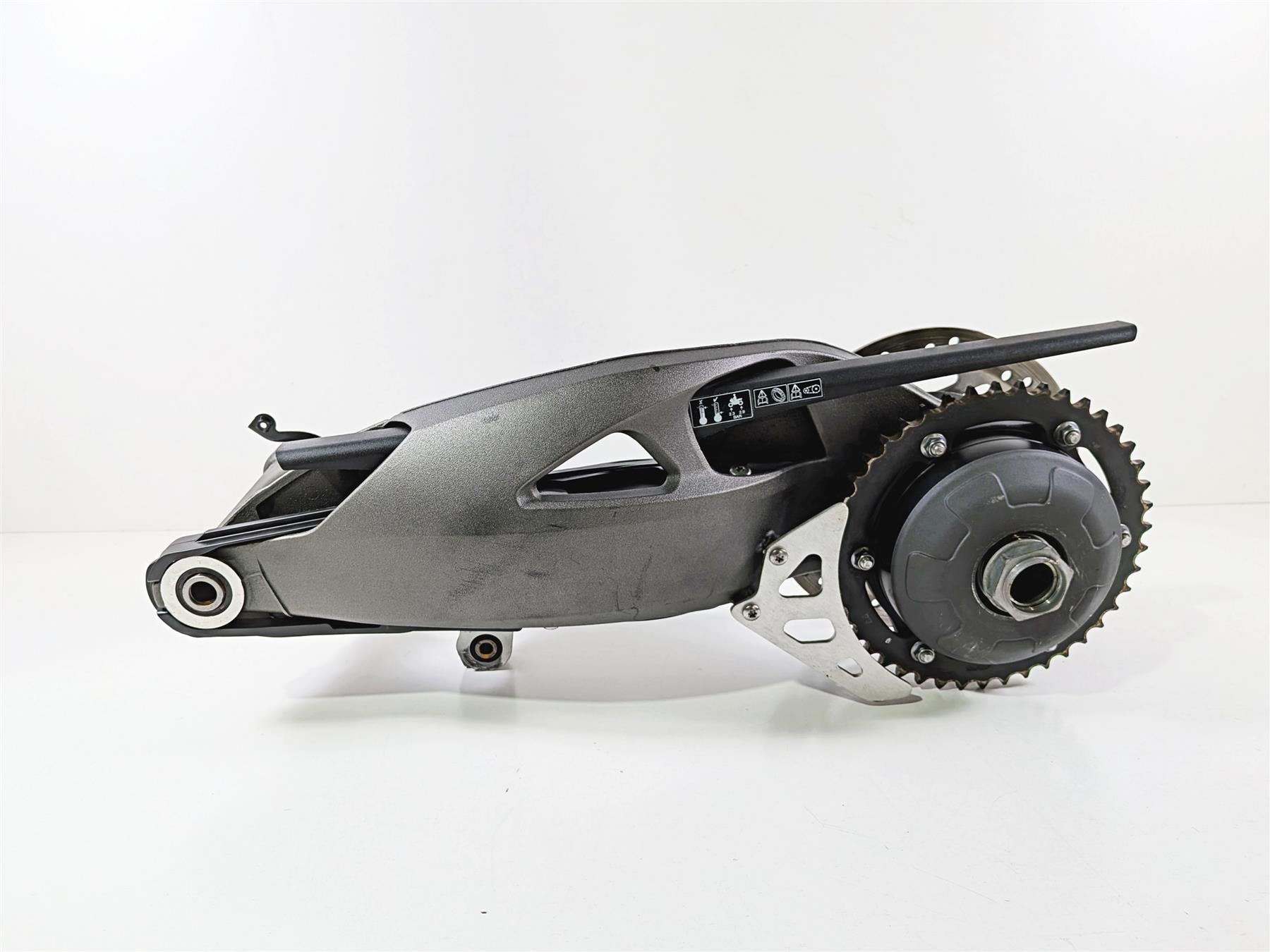 2019 Triumph Speed Triple RS 1050 Rear Swingarm & Axle Set T2059502 T2010257 {{ shop.shopifyCountryName }} - Mototech271