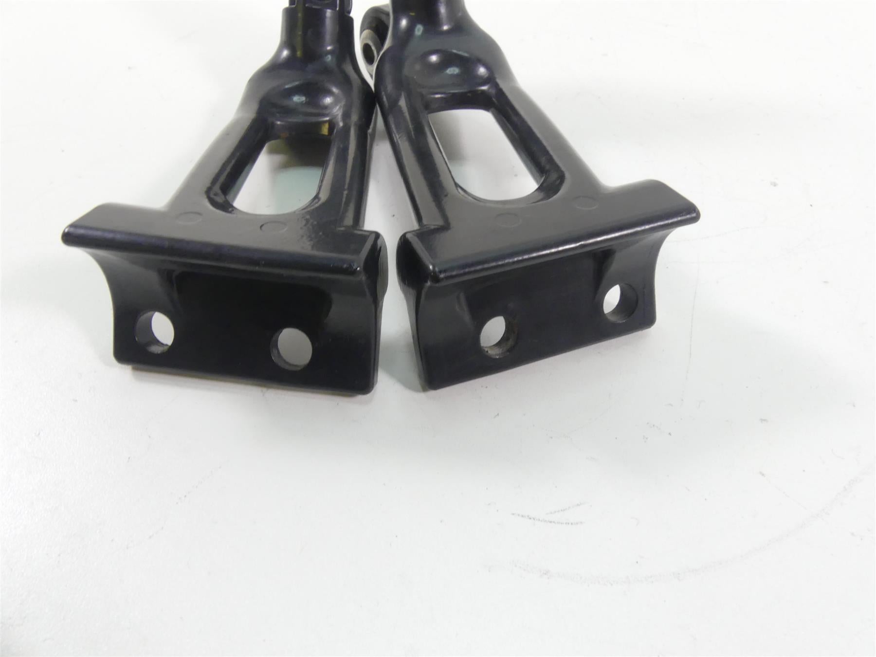 2006 Harley VRSCD Night Rod Rear Passenger Foot Peg Rest Set 51094-06 51095-06 {{ shop.shopifyCountryName }} - Mototech271