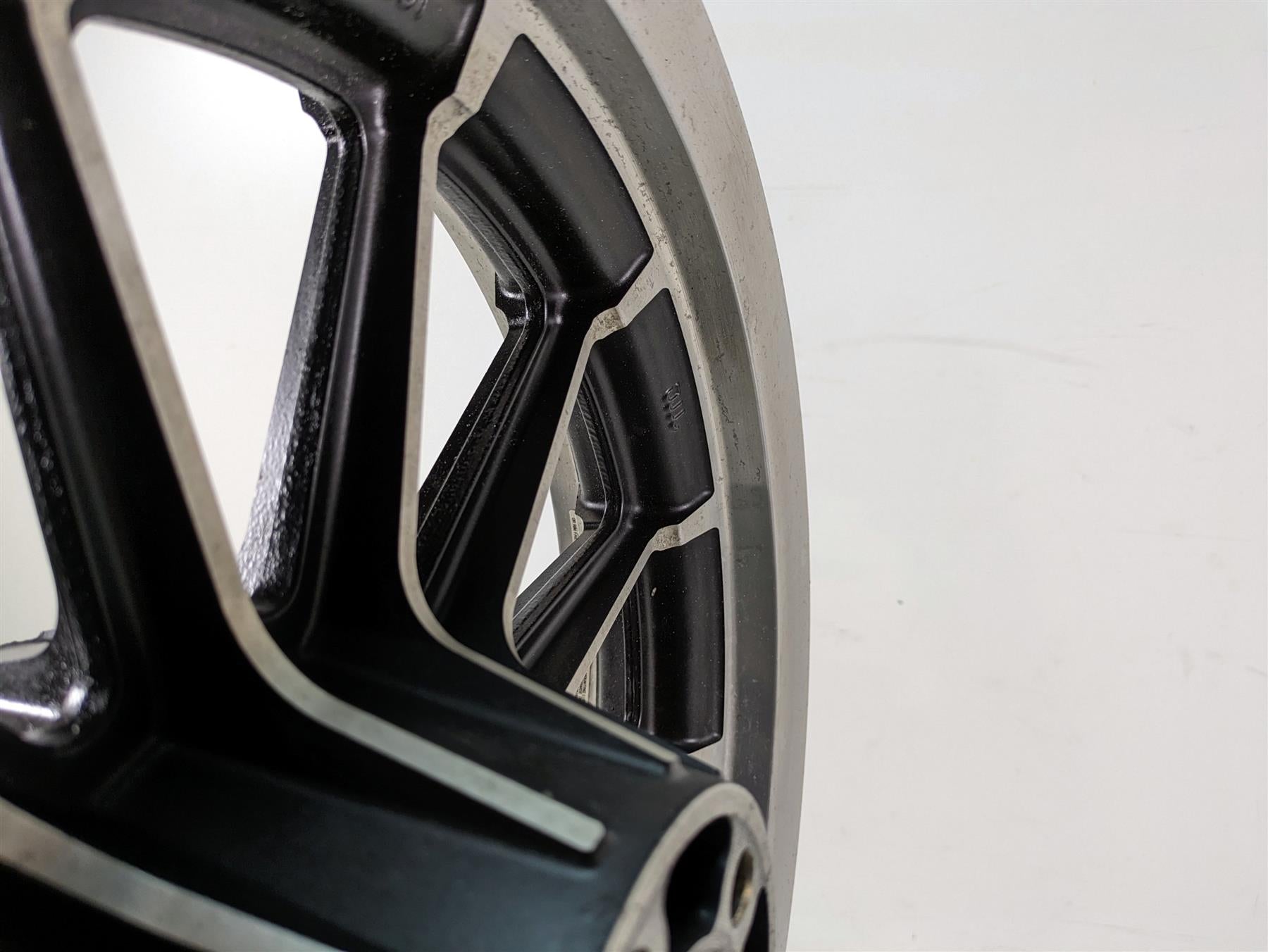 2000 Harley Dyna FXDL Low Rider 13 Spoke Cast Rear Wheel Rim 16x3 41012-00A {{ shop.shopifyCountryName }} - Mototech271