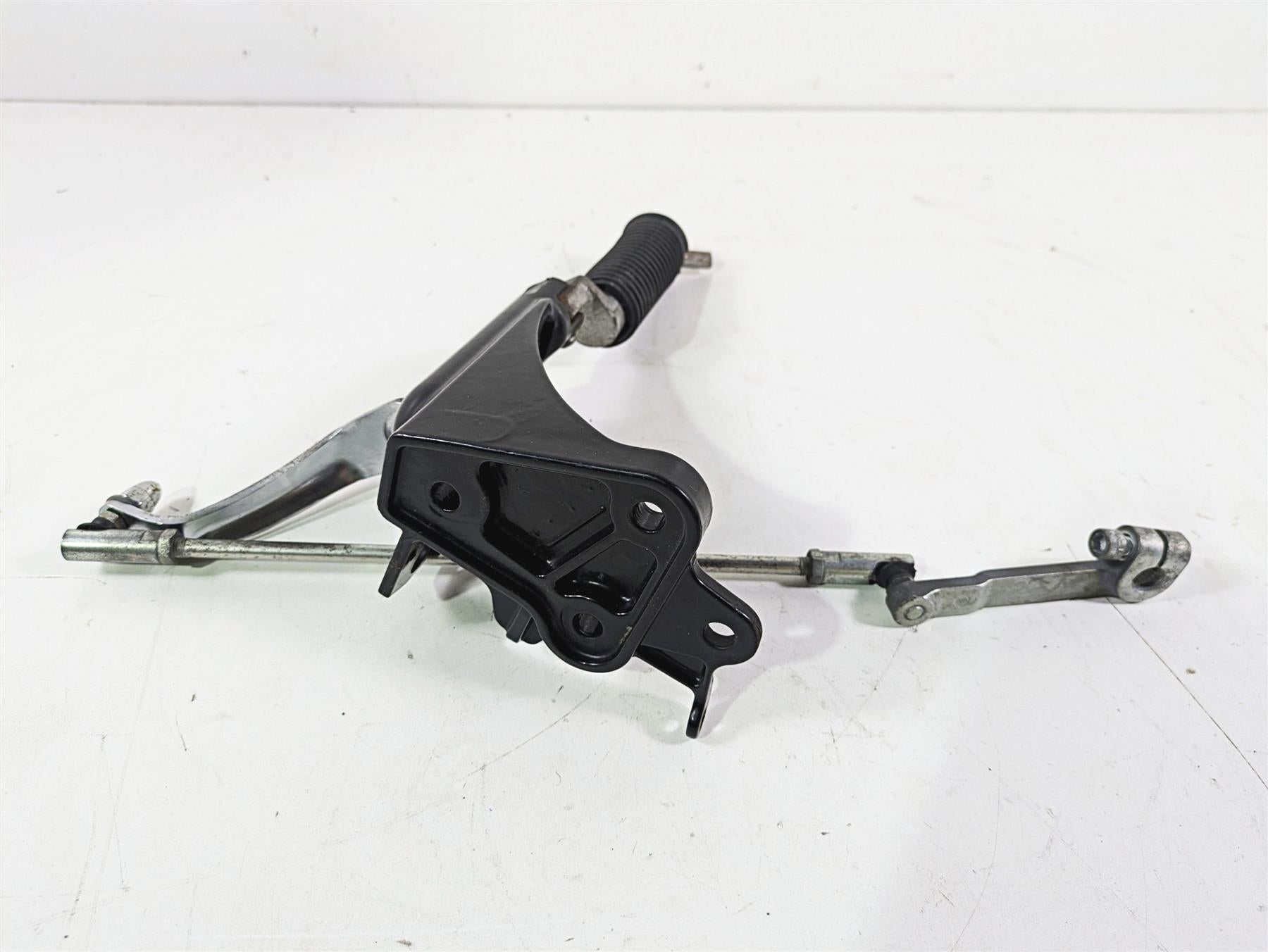 2009 Harley FXCWC Softail Rocker Left Front Foot Peg Shifter Parts Set 33683-07A {{ shop.shopifyCountryName }} - Mototech271