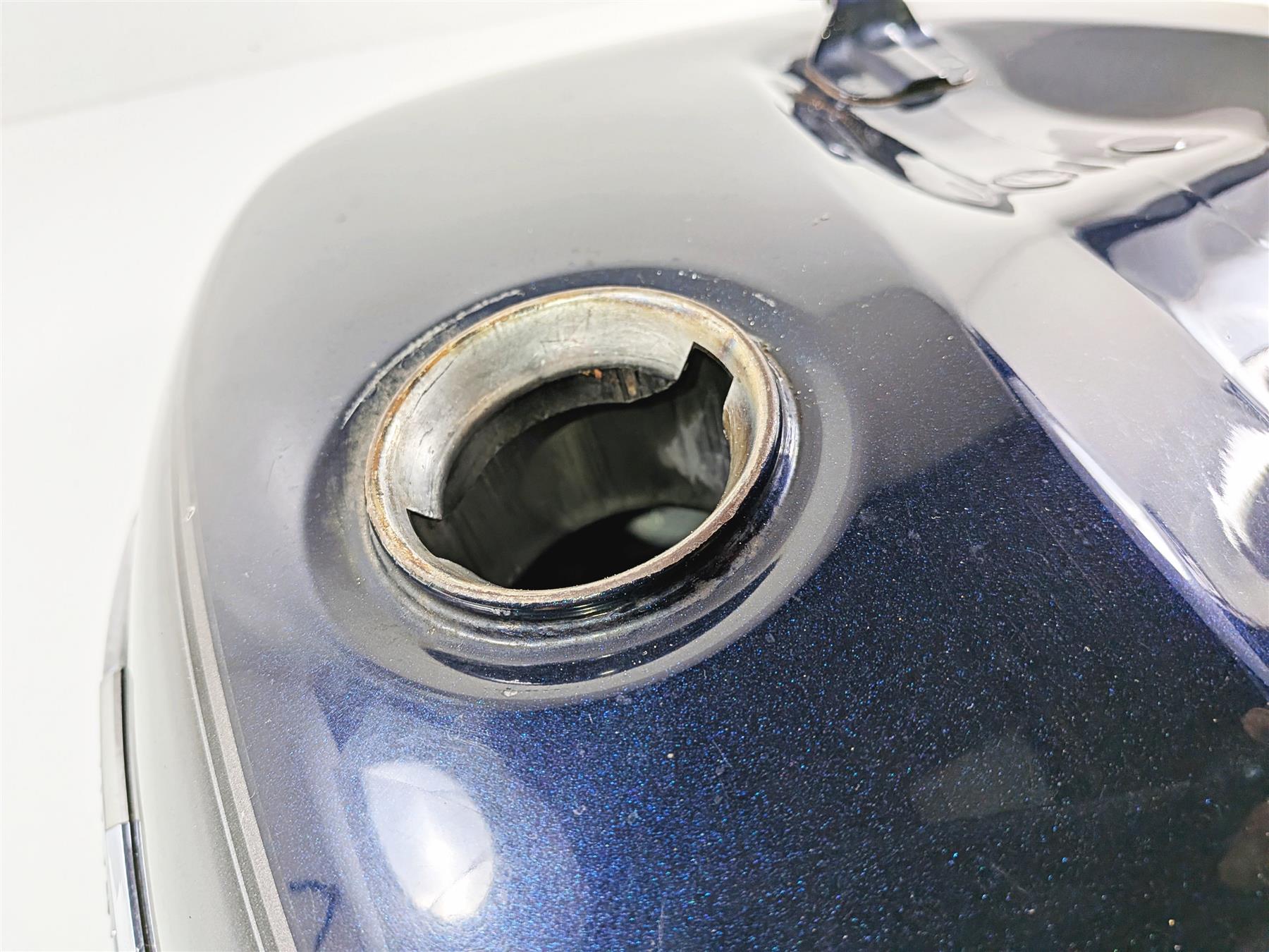 2006 Suzuki VL800 C50 Boulevard Fuel Gas Petrol Tank READ 44100-41FD0 {{ shop.shopifyCountryName }} - Mototech271