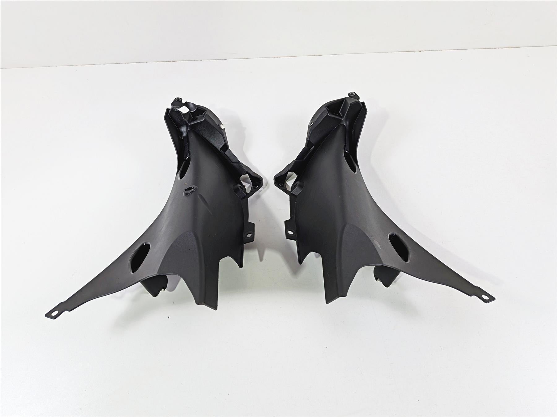 2023 BMW R1250RT RTP K52 Left Right Air Duct Cover Fairings 46638394445 {{ shop.shopifyCountryName }} - Mototech271