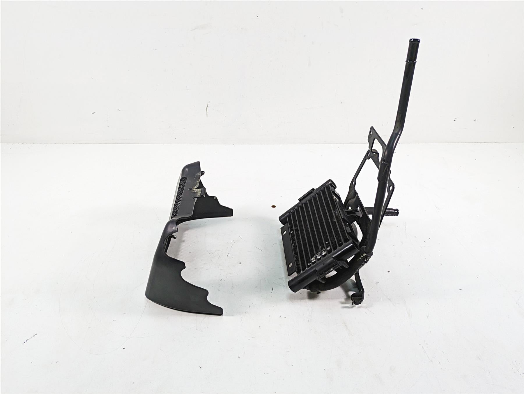 2018 Harley Touring FLHXSE CVO Street Glide Oil Cooler & Cover Set 62700133 {{ shop.shopifyCountryName }} - Mototech271