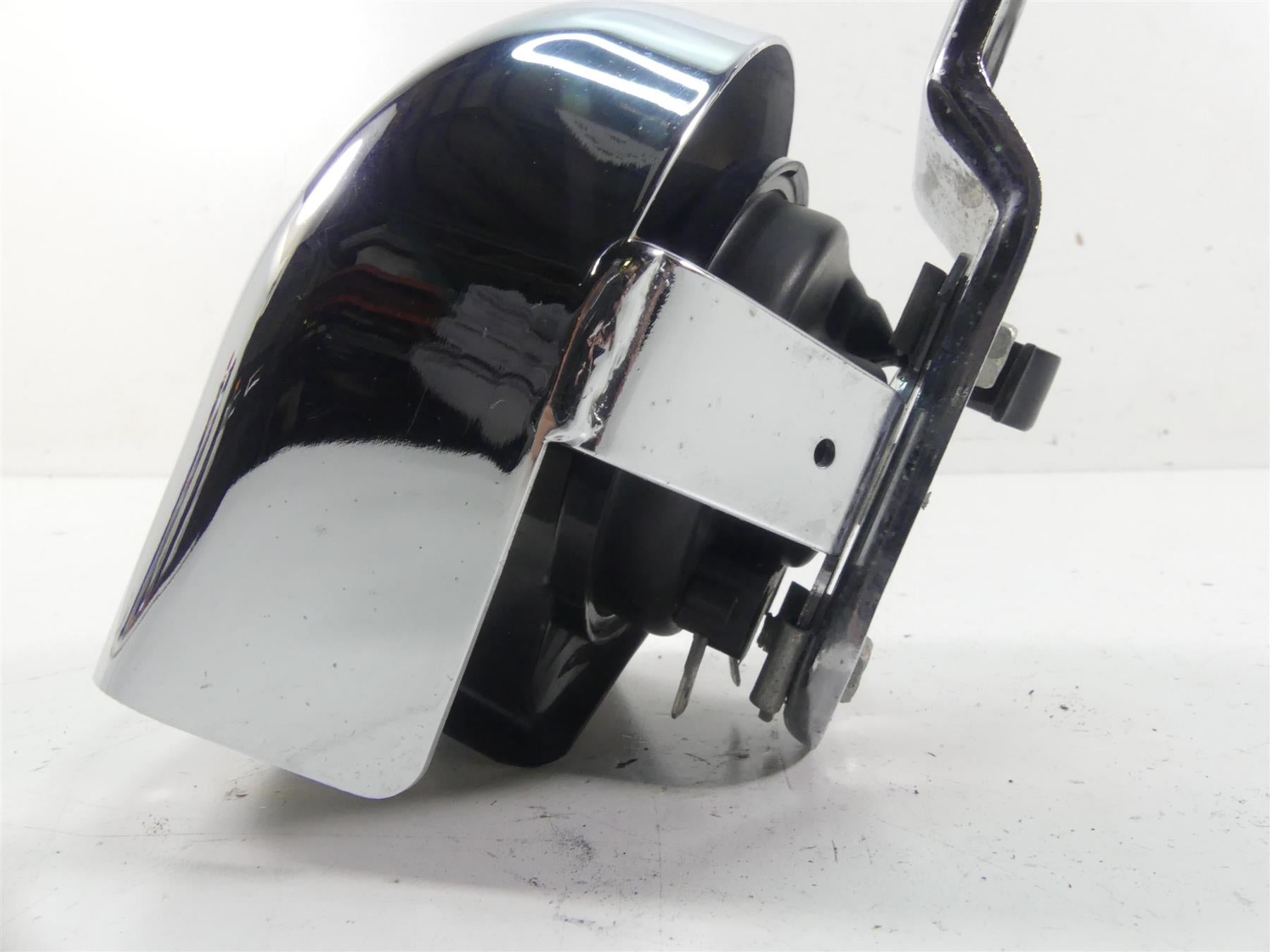 2010 Harley FXDWG Dyna Wide Glide Horn With Chrome Cover 61300478A {{ shop.shopifyCountryName }} - Mototech271