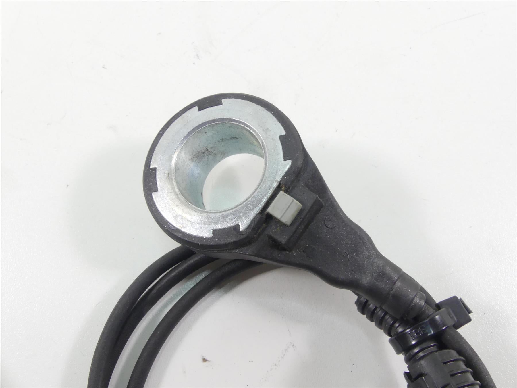 2016 Harley Touring FLHTP Electra Glide Front Abs Brake Speed Sensor 32700015 {{ shop.shopifyCountryName }} - Mototech271