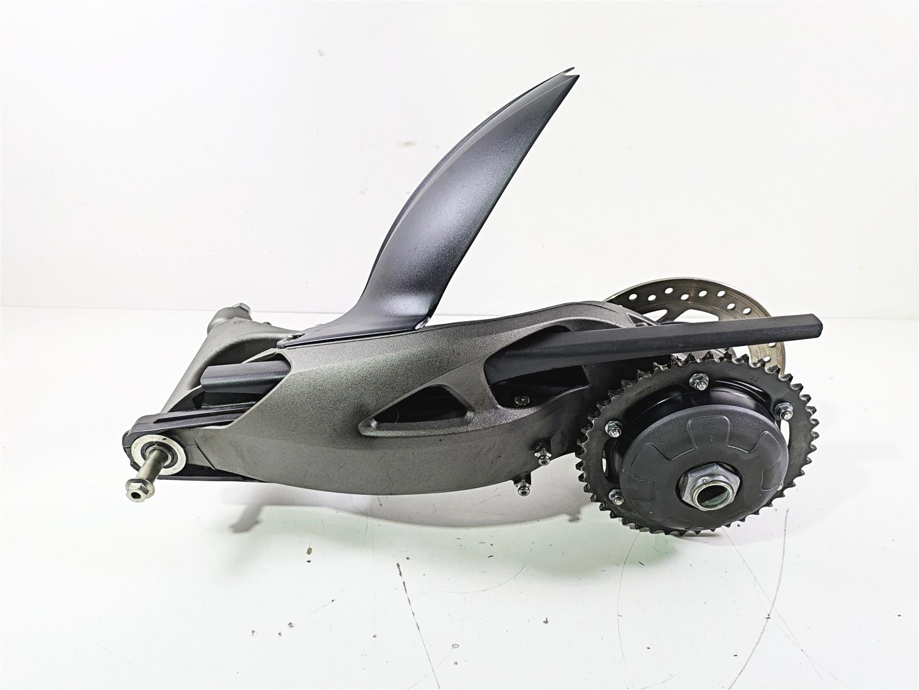 2019 Triumph Speed Triple RS 1050 Rear Swingarm & Axle Set T2059502 T2010257