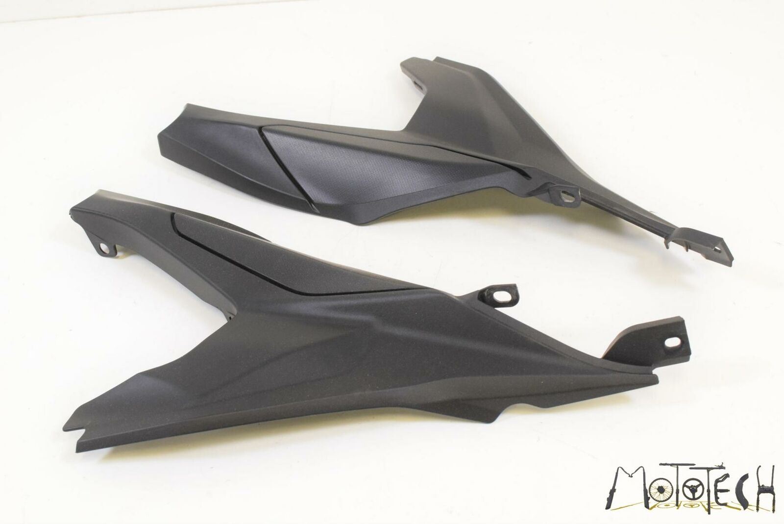 2017 Ducati Panigale 959 Subframe Side Tail Cover Fairing SET 46016311B {{ shop.shopifyCountryName }} - Mototech271