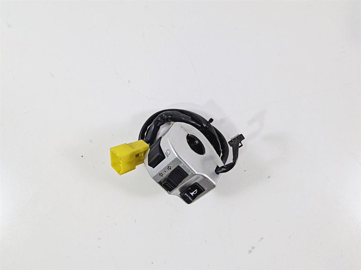 2005 Suzuki VZ800 M50 Boulevard Left Hand Turn Signal Control Switch 37400-39G10 {{ shop.shopifyCountryName }} - Mototech271