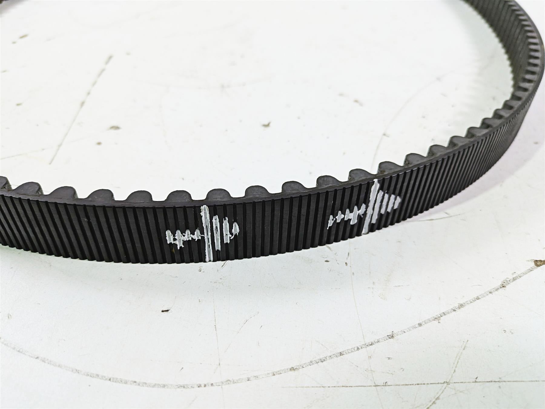 2005 Harley Softail FLSTSCI Heritage Springer Rear Drive Belt 135 T 40307-00B {{ shop.shopifyCountryName }} - Mototech271
