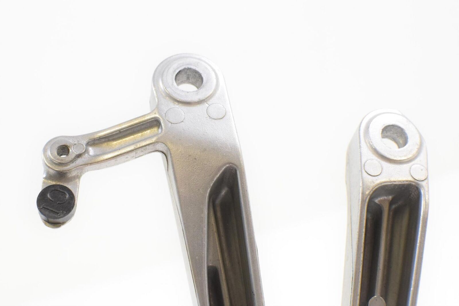 2005 Honda CBR1000RR CBR1000 RR Rear Passenger Footpeg SET 50750-MEL-000 {{ shop.shopifyCountryName }} - Mototech271