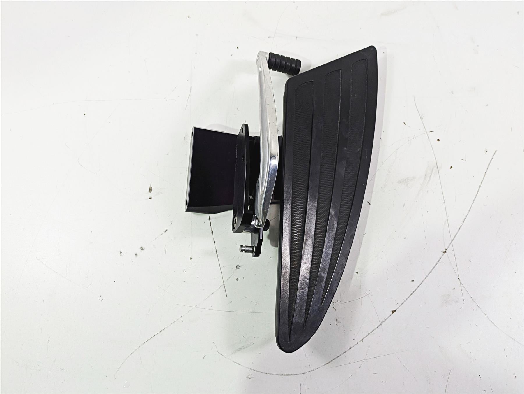 2012 Victory Cross Country Front Right Floorboard & Brake Pedal 5135045 5134178 {{ shop.shopifyCountryName }} - Mototech271
