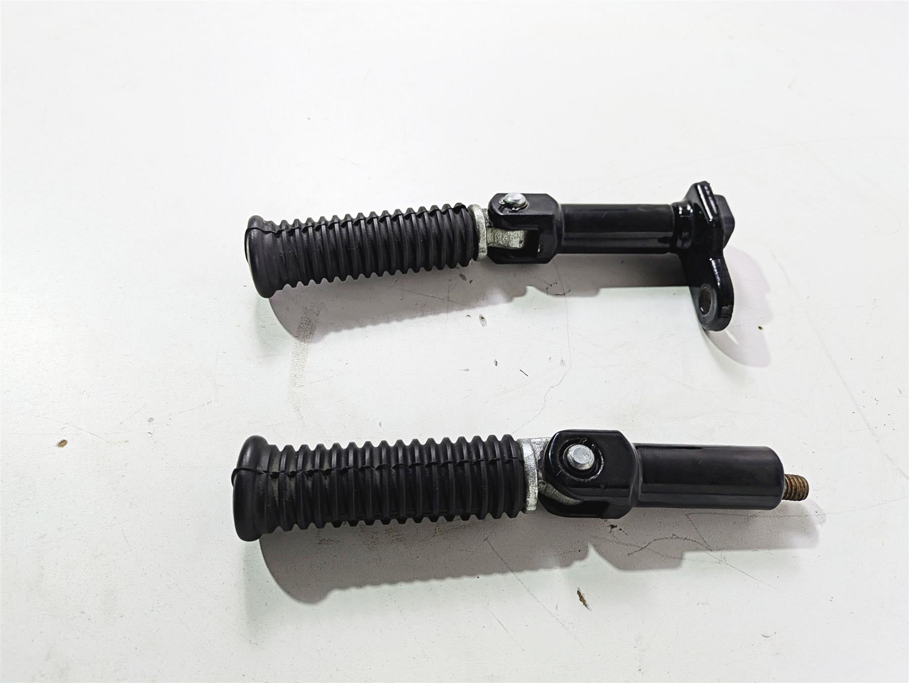 2014 Harley FLS Softail Slim Rear Passenger Footpeg Set 50932-08 {{ shop.shopifyCountryName }} - Mototech271