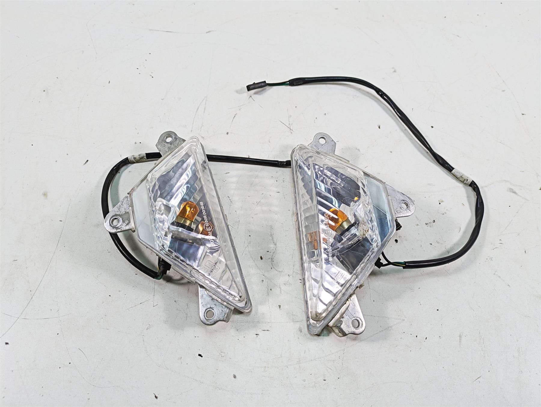 2016 Kawasaki Ninja EX300 Front Turn Signal Blinker Set 23040-0147 23040-0148 {{ shop.shopifyCountryName }} - Mototech271