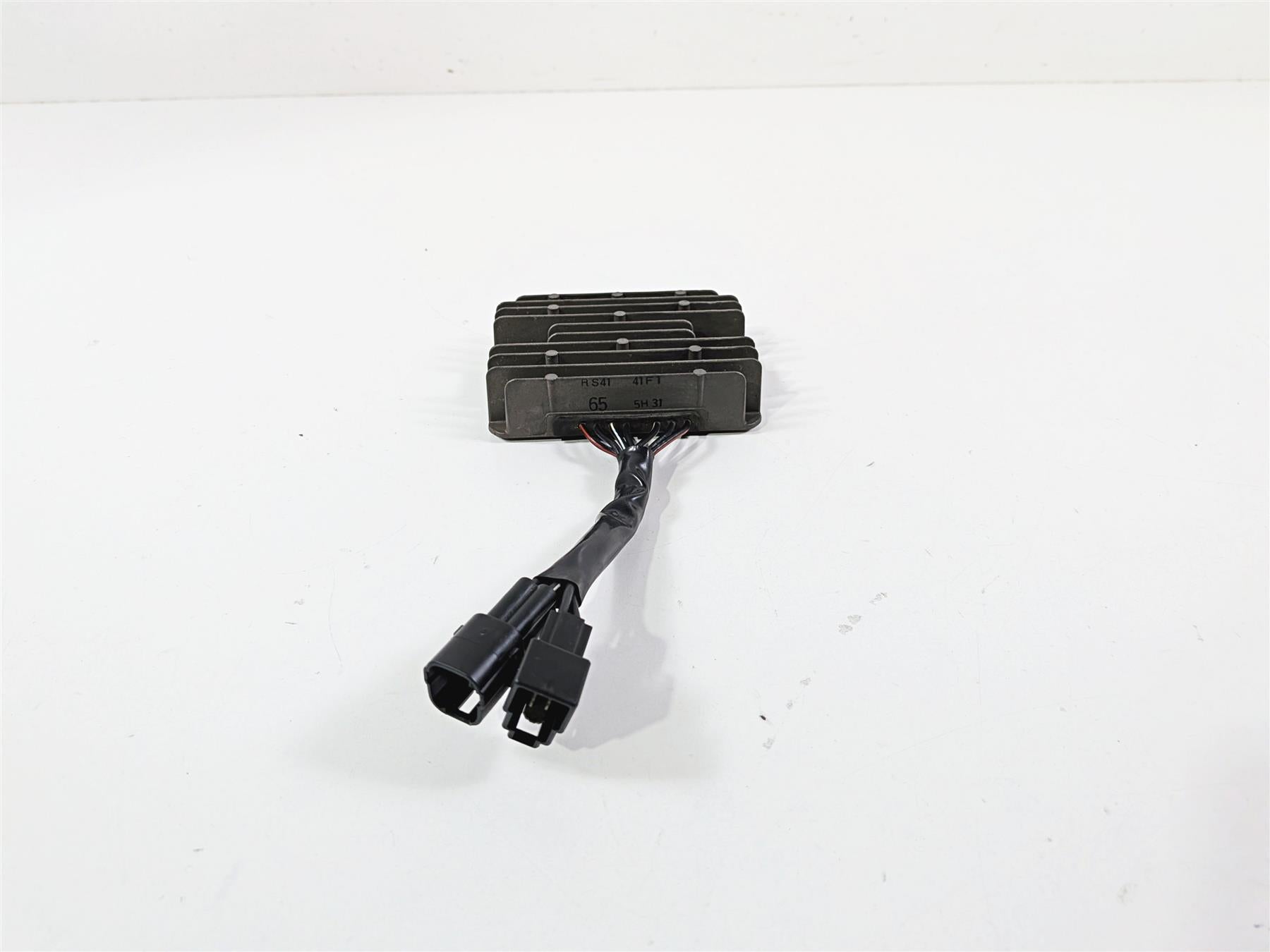 2006 Suzuki C90 VL1500T Boulevard Rectifier Voltage Regulator 32800-47H00 {{ shop.shopifyCountryName }} - Mototech271