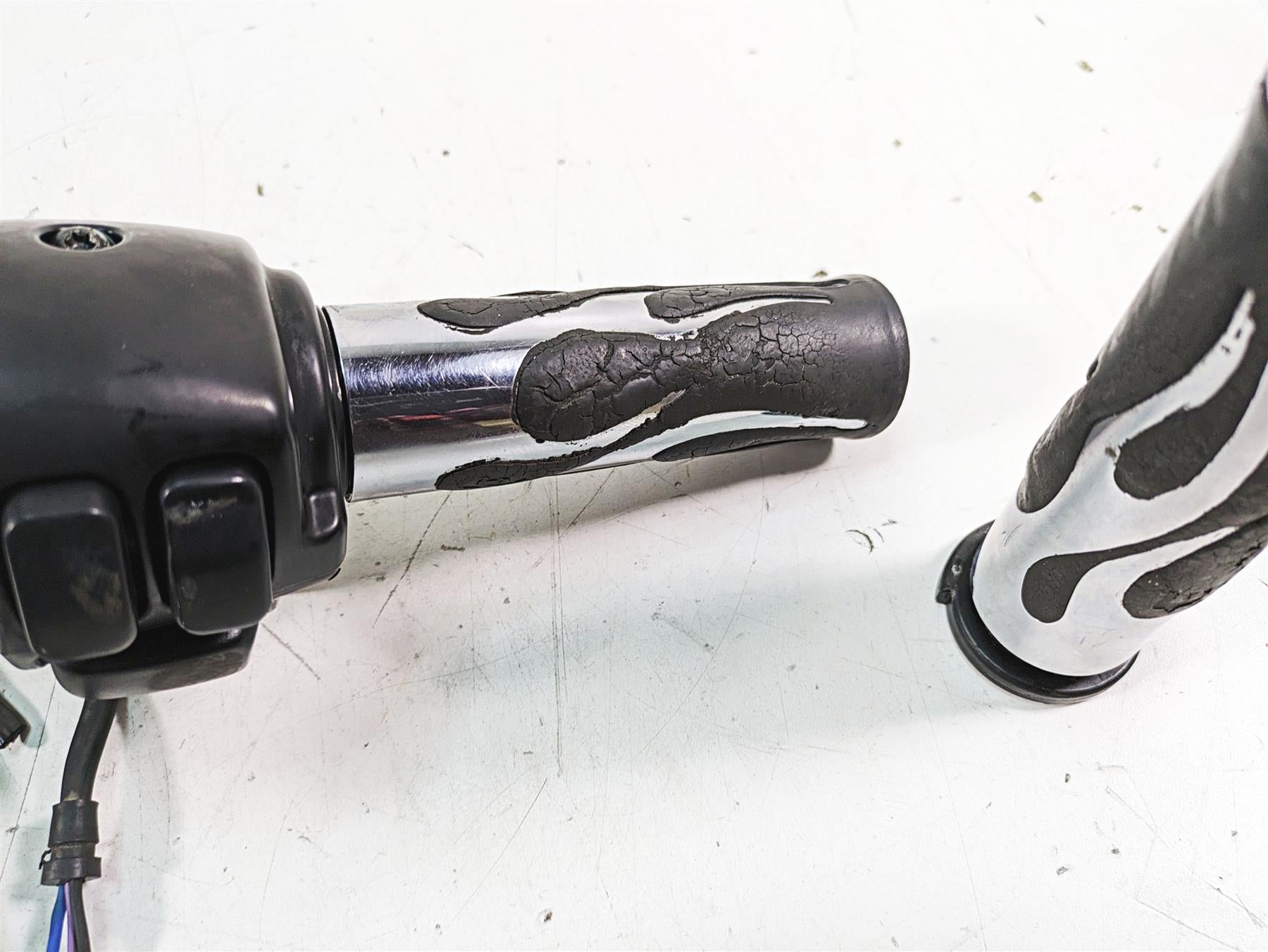 2009 Harley FXCWC Softail Rocker C Right Control Switch Blinker - Read 71684-06A {{ shop.shopifyCountryName }} - Mototech271