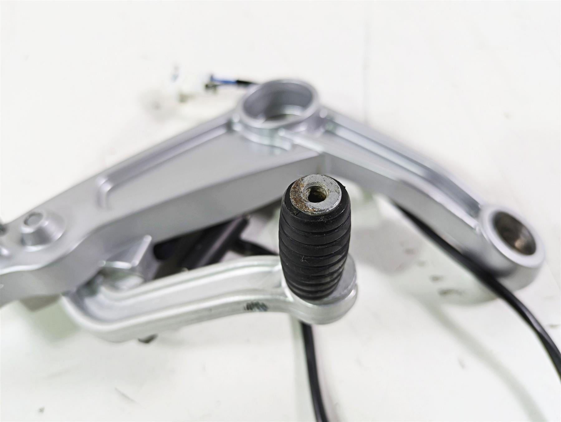 2021 Aprilia RS660 Right Rider Footpeg & Shifter Shift Lever 2B005203 2B006354 {{ shop.shopifyCountryName }} - Mototech271