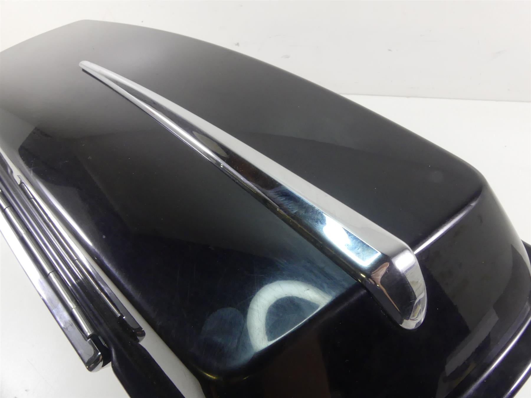 2004 Harley FLHTC SE CVO Electra Glide Right Saddle Bag Saddlebag 90906-04 {{ shop.shopifyCountryName }} - Mototech271