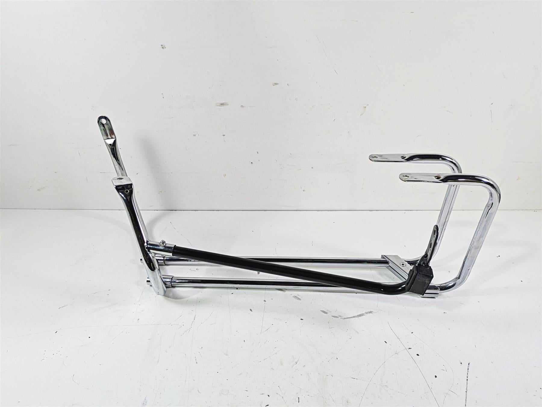 2007 Harley Touring FLHTCU SE CVO E-Glide Right Saddlebag Guard 49207-04 {{ shop.shopifyCountryName }} - Mototech271