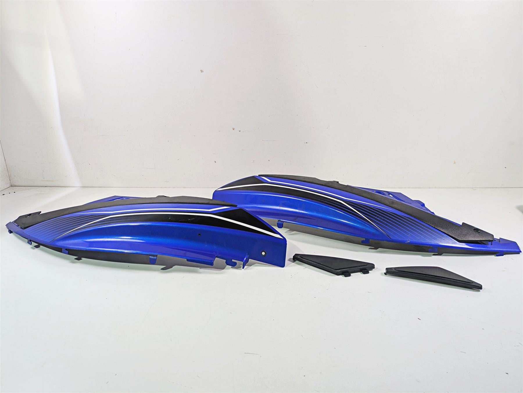 2019 Yamaha VX Cruiser HO 1800 Side & Knee Cover Fairing Set F2X-U377B-10 {{ shop.shopifyCountryName }} - Mototech271