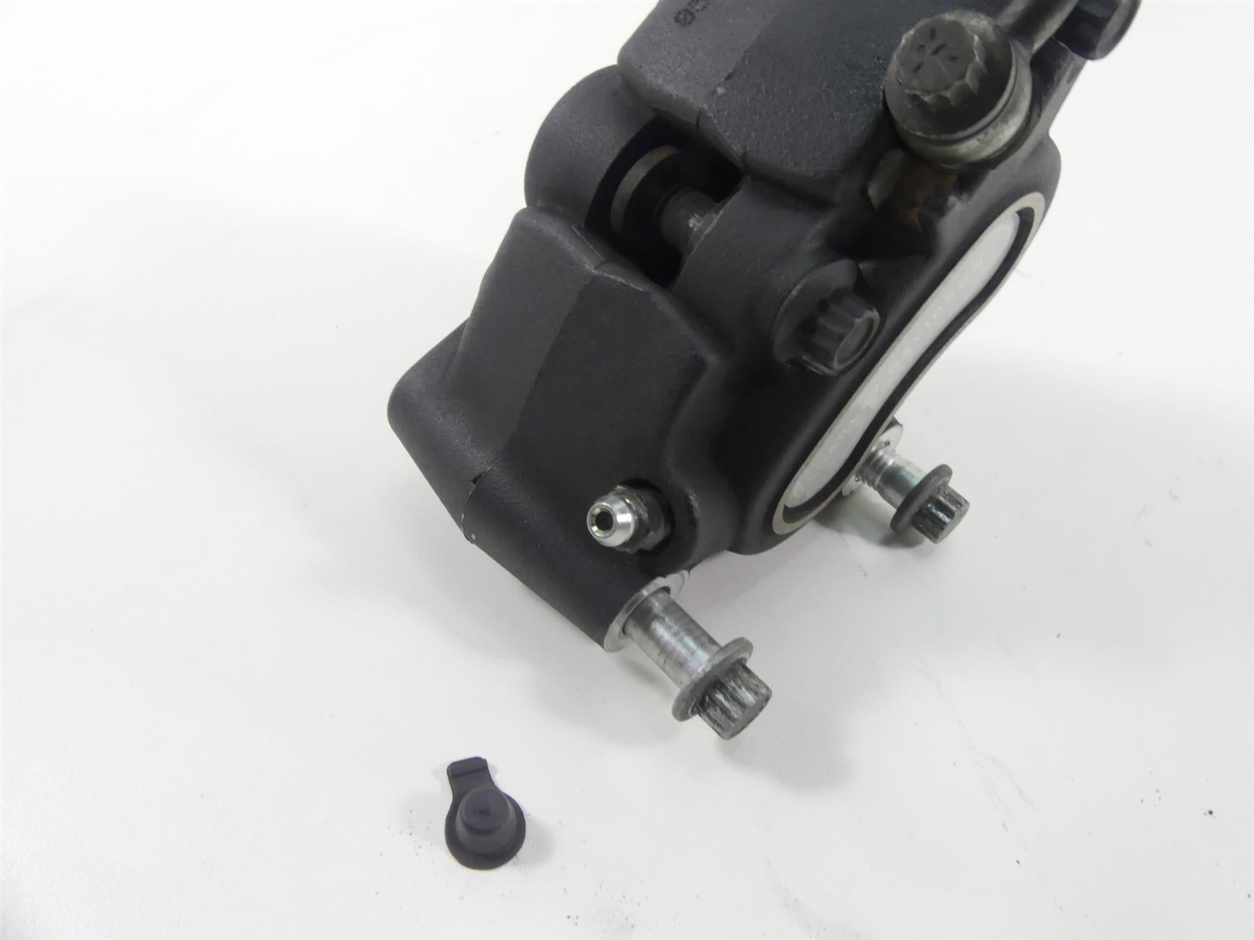 2017 Harley Dyna FXDB Street Bob Front Brake Caliper & Line 41300001 {{ shop.shopifyCountryName }} - Mototech271