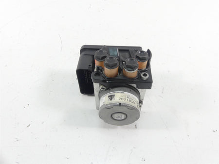 2017 Triumph Thruxton 1200R Abs Brake Pump Module Unit T2021931 {{ shop.shopifyCountryName }} - Mototech271