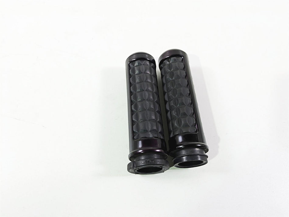 2019 Harley Softail FXDR 114 Dominion Hand Grip Set 56100231 {{ shop.shopifyCountryName }} - Mototech271