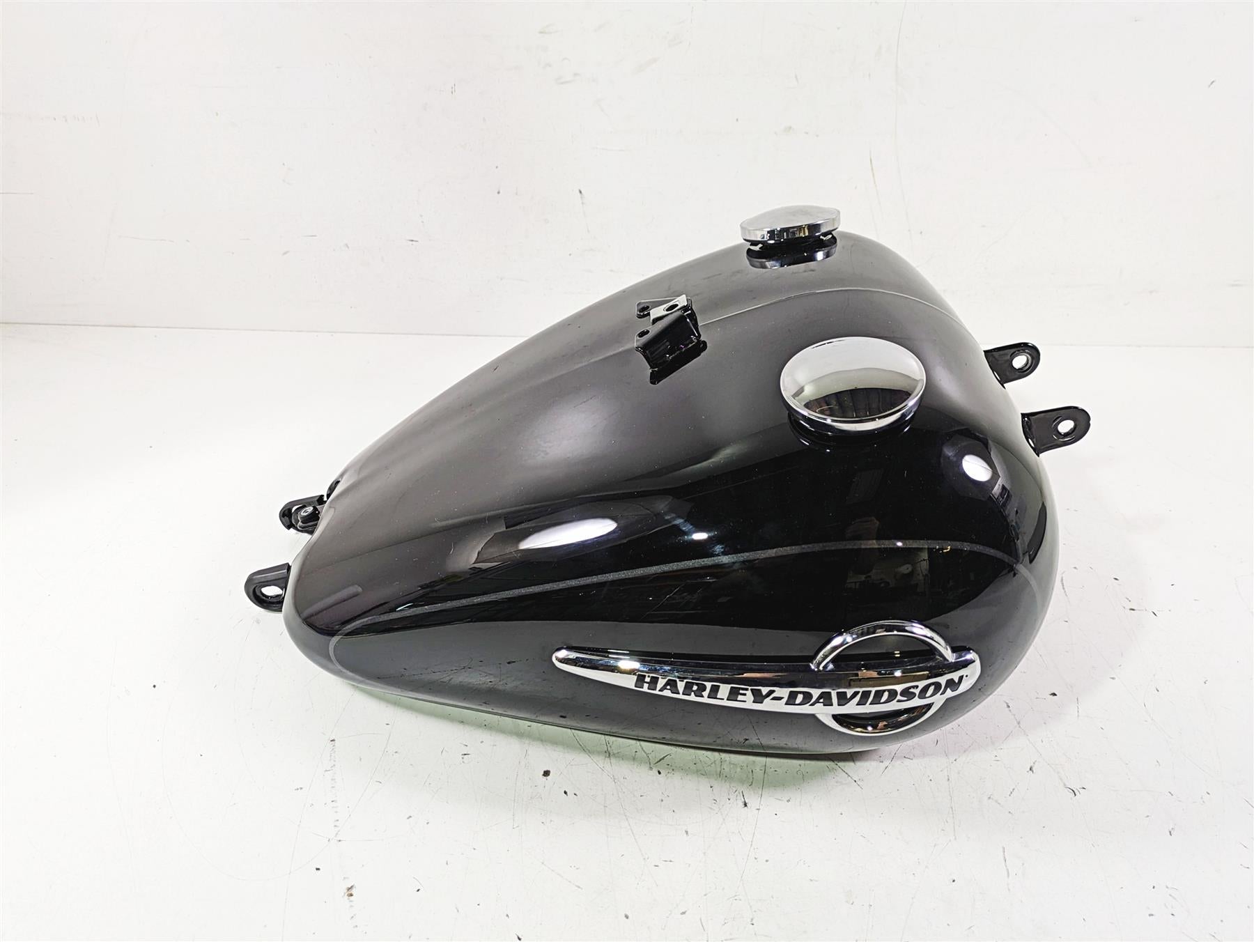 2019 Harley FLHCS Softail Heritage Fuel Gas Petrol Tank - Dented 61000674 {{ shop.shopifyCountryName }} - Mototech271
