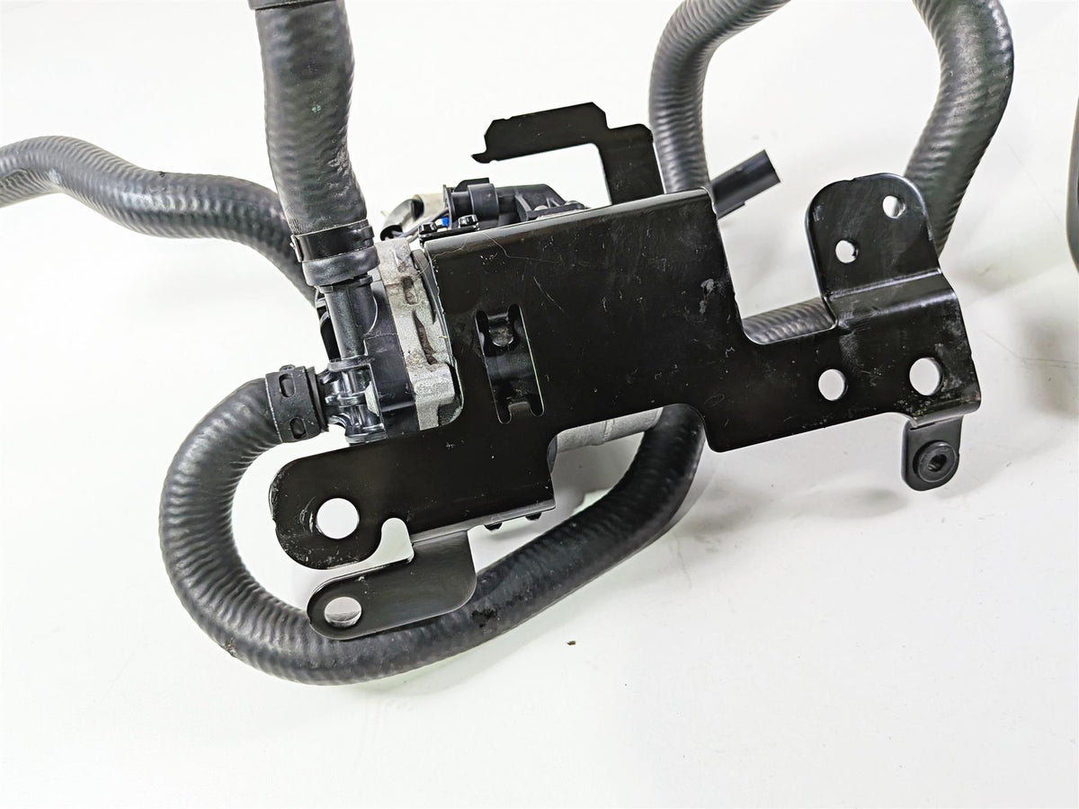 2014 Harley Touring FLHTK Electra Glide Water Pump & Mount & Cover 26600050A-Mototech271