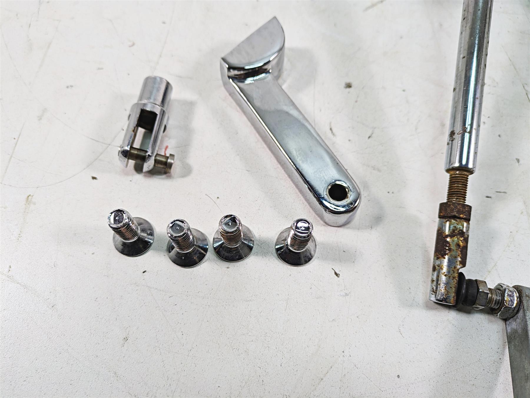 1999 Harley Dyna FXDL Low Rider Forward Raised Footpeg Rest Shifter Brake Pedal {{ shop.shopifyCountryName }} - Mototech271