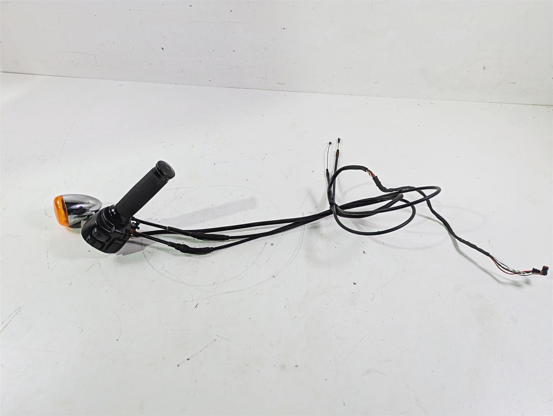 2016 Harley FXDWG Dyna Wide Glide Right Hand Control Switch Set 71500360 {{ shop.shopifyCountryName }} - Mototech271