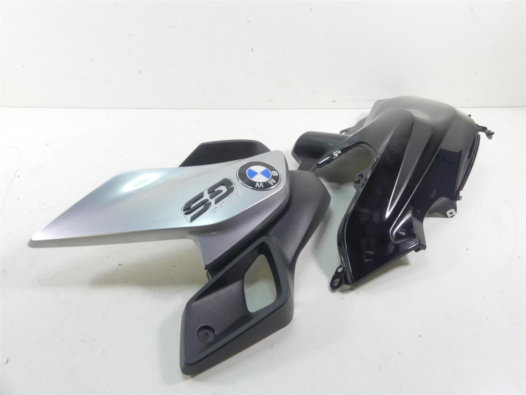2017 BMW R1200GS GSW K50 Right Tank Side Fairing Cover Cowl Set 46638528670 {{ shop.shopifyCountryName }} - Mototech271