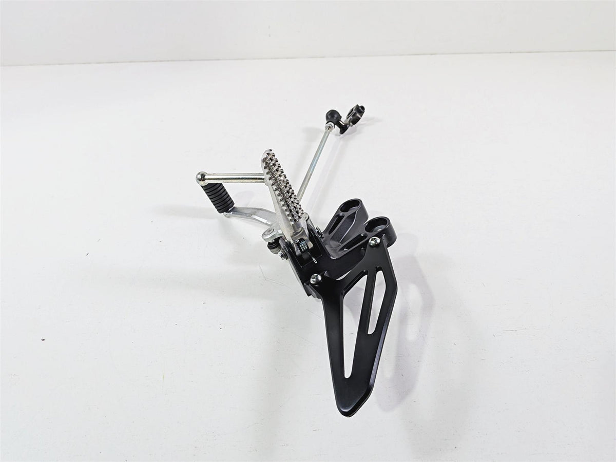 2025 Yamaha YZF R7 Nice Left Front Foot Peg & Shifter BEB-27442-00 BEB-18110-00 {{ shop.shopifyCountryName }} - Mototech271