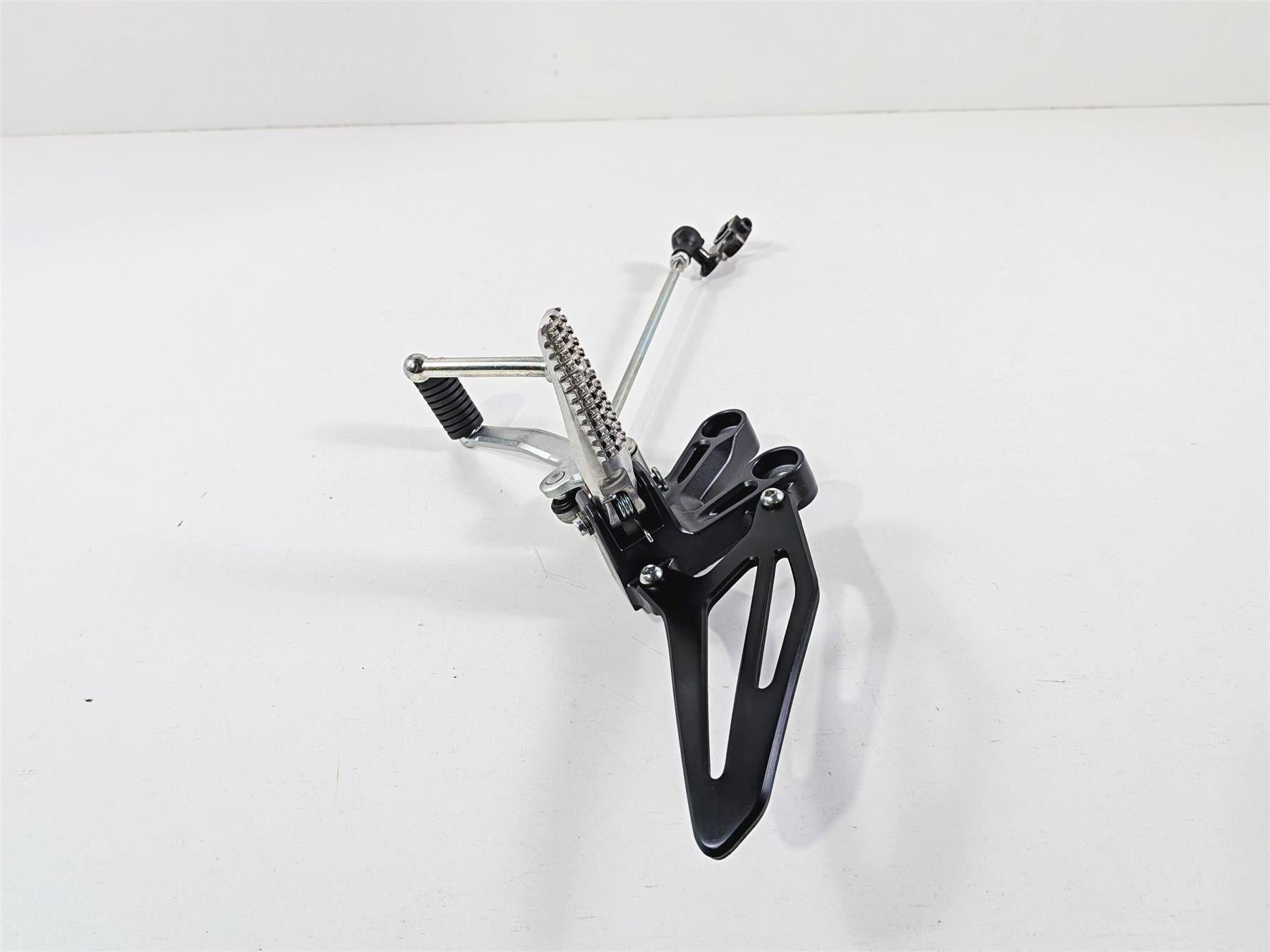 2025 Yamaha YZF R7 Nice Left Front Foot Peg & Shifter BEB-27442-00 BEB-18110-00 {{ shop.shopifyCountryName }} - Mototech271