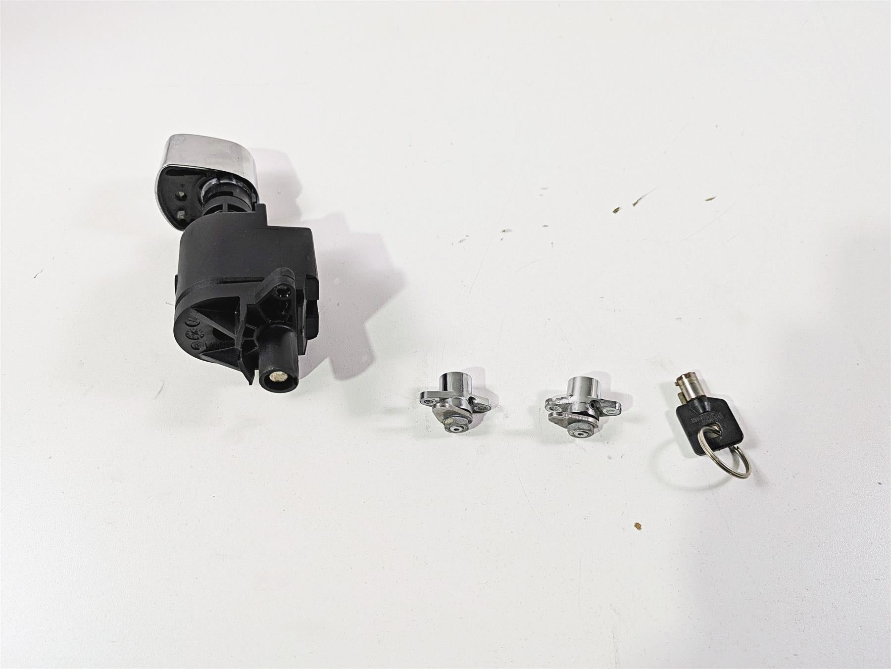 2009 Harley Touring FLHX Street Glide Ignition Switch Key Lock Set 71572-06 {{ shop.shopifyCountryName }} - Mototech271