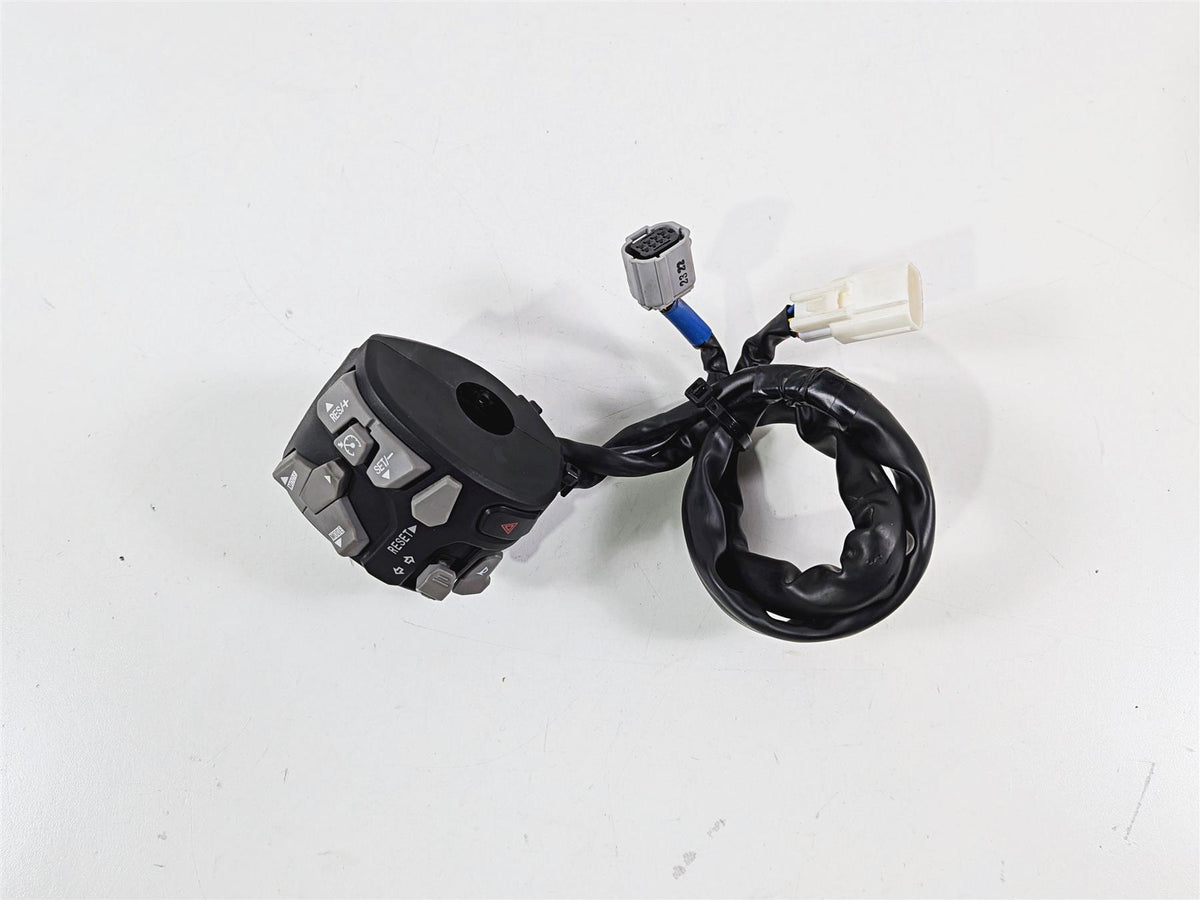 2022 Kawasaki ZX10R ZX1000 Ninja Left Hand Light Control Switch 46091-0576 {{ shop.shopifyCountryName }} - Mototech271