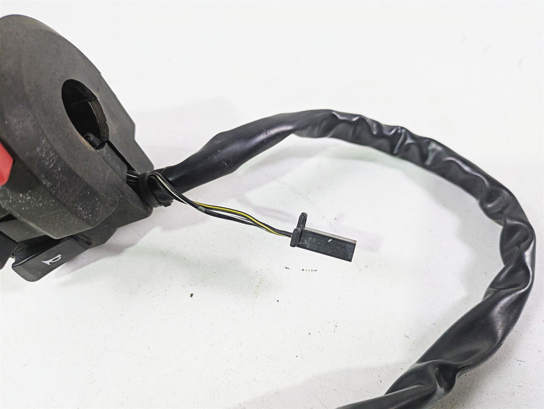 2006 Suzuki GSXR1000 K6 Left Hand Turn Signal Control Switch 37400-29G10 {{ shop.shopifyCountryName }} - Mototech271