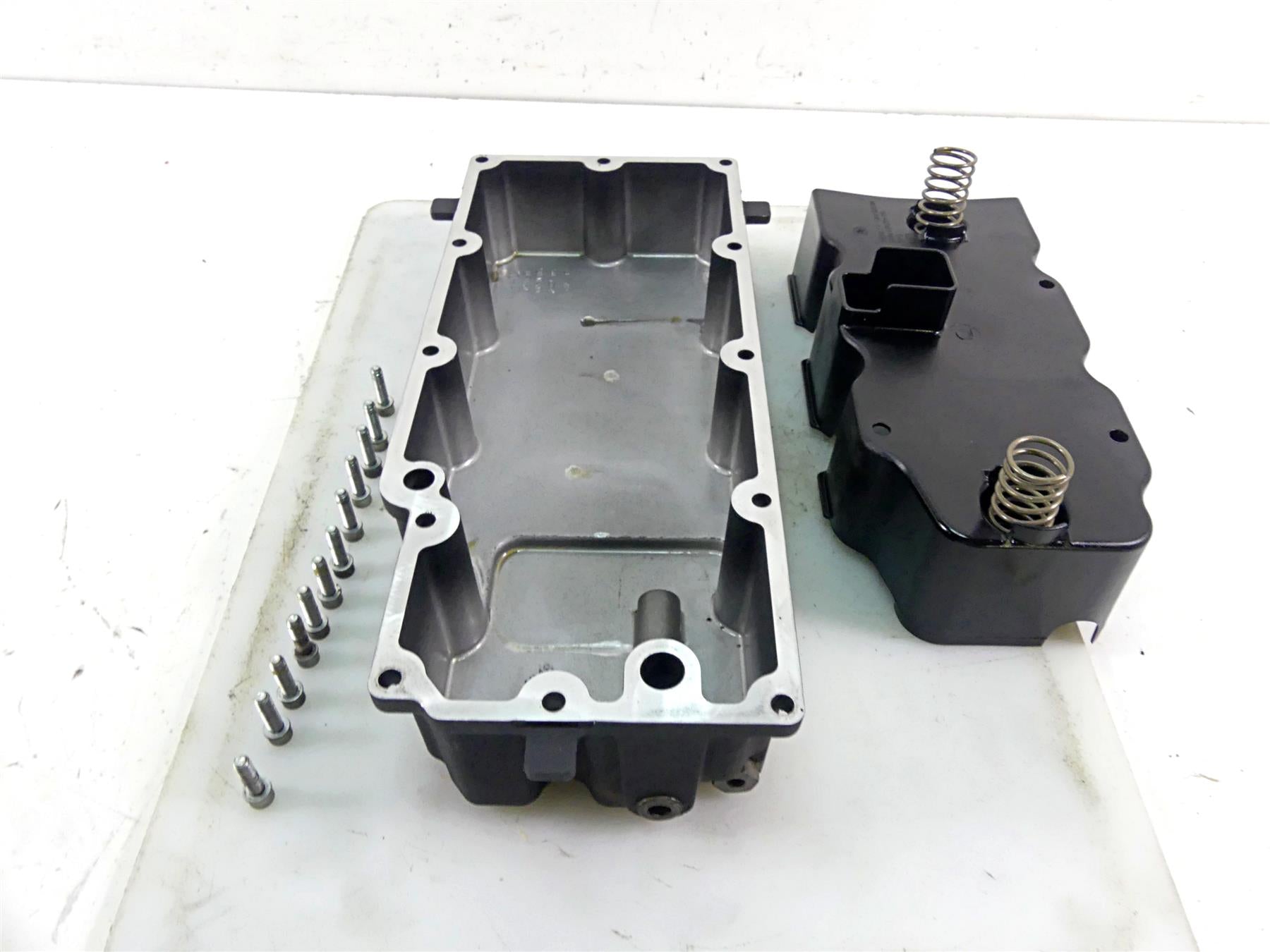 2008 Harley Touring FLHX Street Glide Transmission Lower Oil Pan 62489-99A {{ shop.shopifyCountryName }} - Mototech271