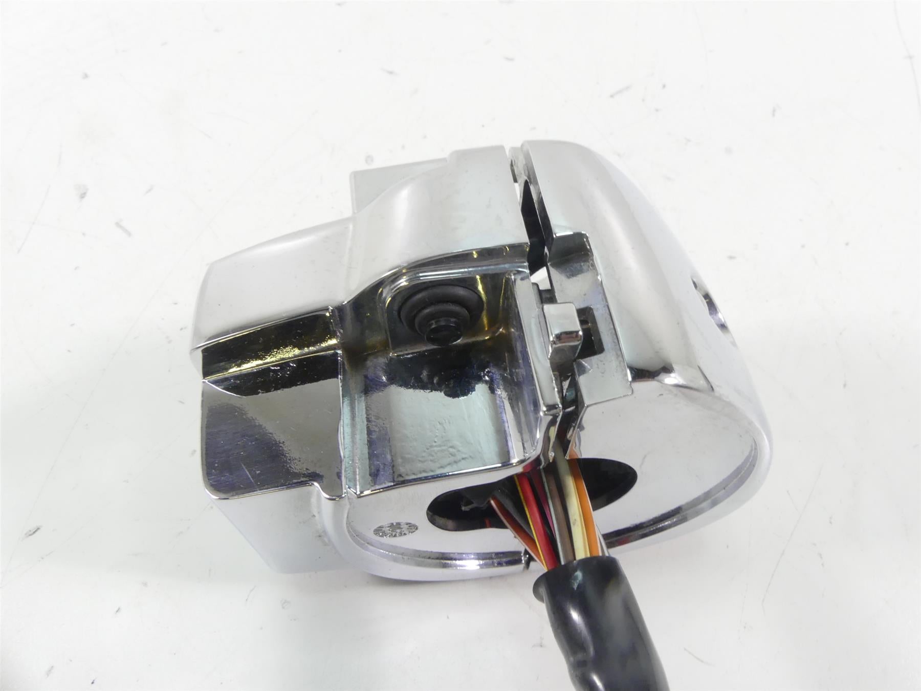 2007 Harley Touring FLHTCU SE CVO Electra Glide Right Control Switch 71684-06A {{ shop.shopifyCountryName }} - Mototech271