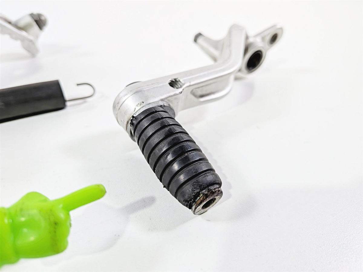 2016 Aprilia RSV 1100 Tuono V4 Factory Front Right Foot Peg & Brake Pedal 897828 {{ shop.shopifyCountryName }} - Mototech271