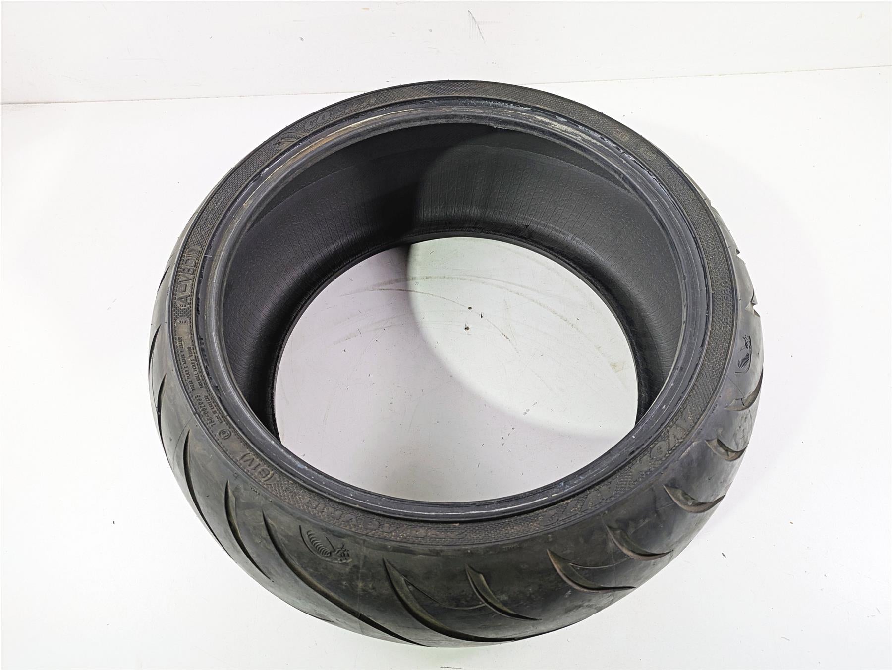 Used Motorcycle Rear Tire Avon AV72 Cobra 250/40RVR18 81V From 2008 29142659990 {{ shop.shopifyCountryName }} - Mototech271