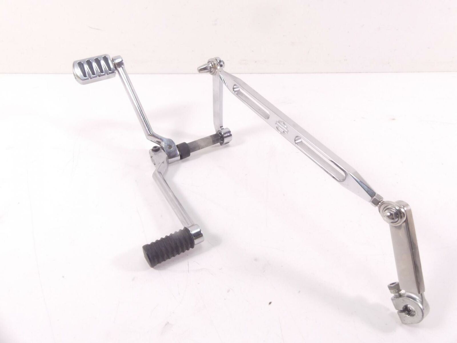 2005 Harley Touring CVO FLHTCSE Electra Glide Shift Pedals + Linkage 34532-00B {{ shop.shopifyCountryName }} - Mototech271