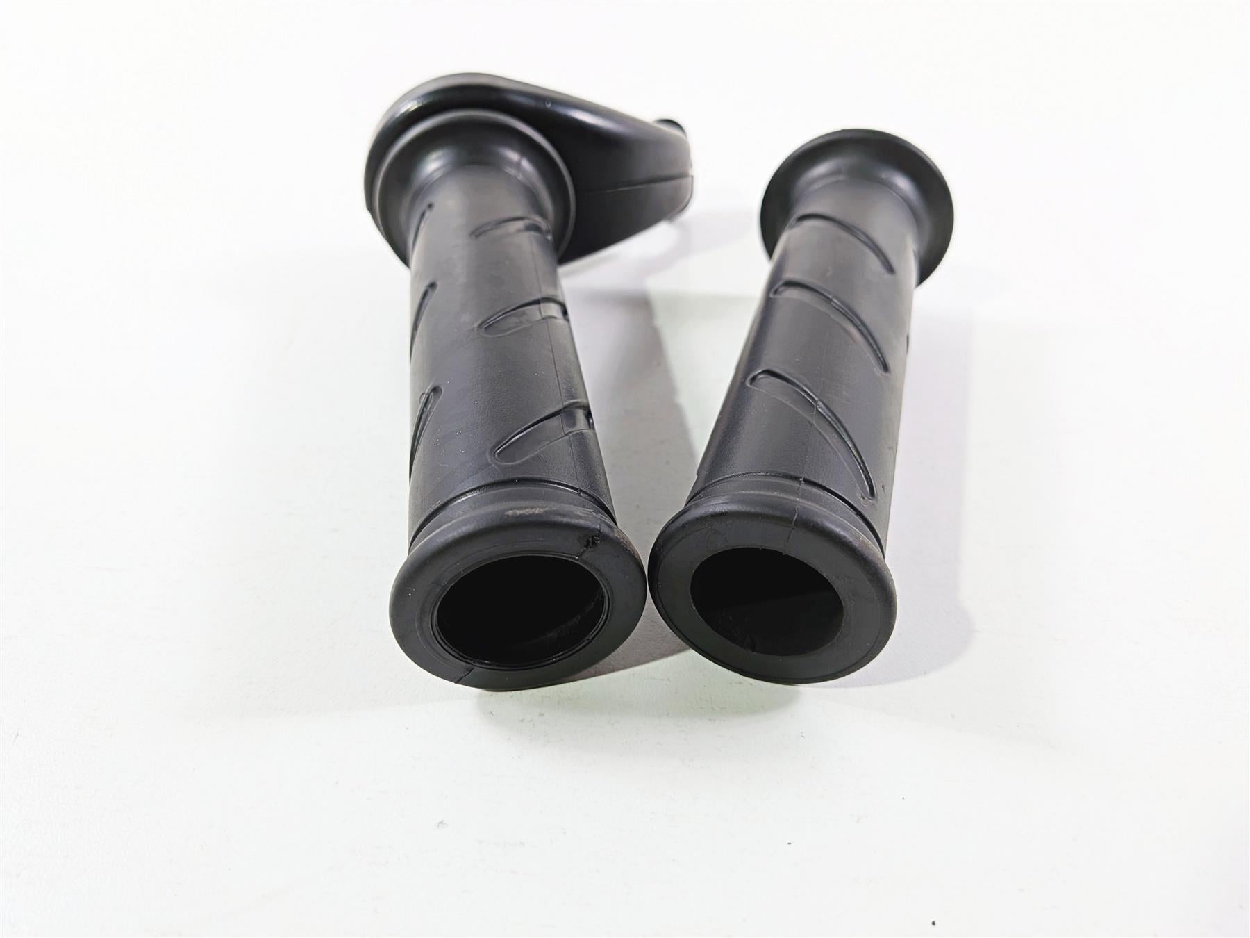2011 Ducati Streetfighter 1098 S Throttle Handle & Grip Set 65420161A {{ shop.shopifyCountryName }} - Mototech271