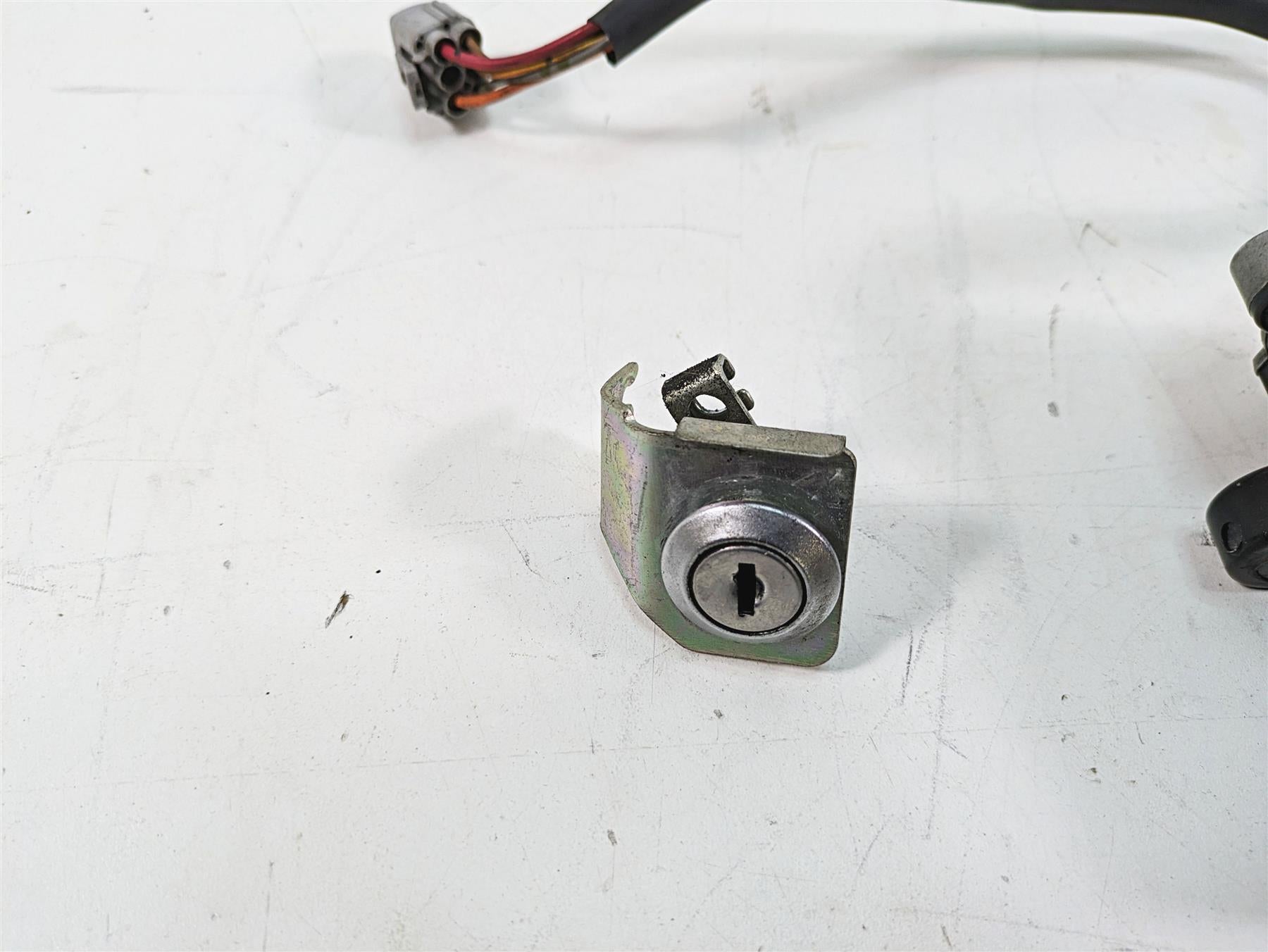 2009 Suzuki GSXR750 K9 Ignition Switch Key Lock Set 37101-40820 37101-40822 {{ shop.shopifyCountryName }} - Mototech271