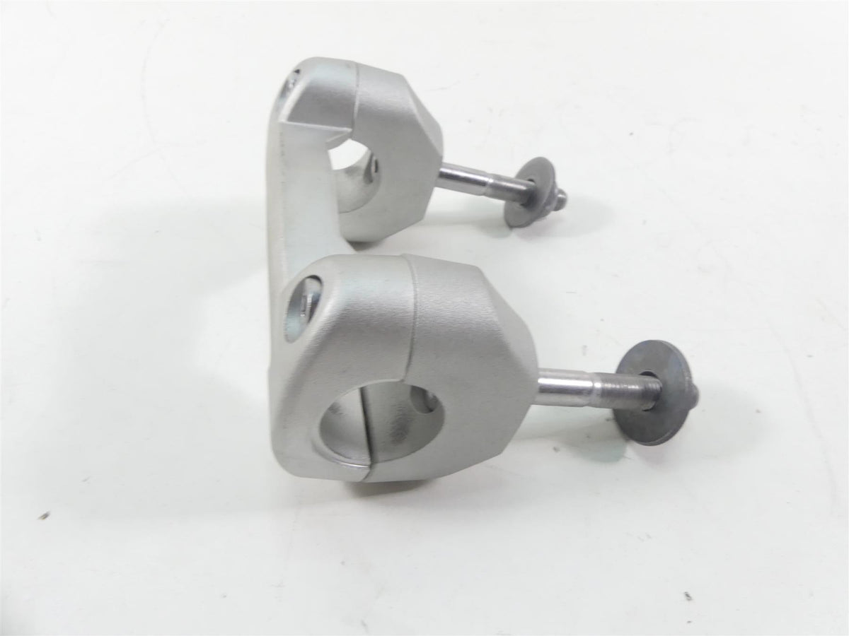 2020 Triumph Speed Triple RS 1050 Handlebar Holder Riser Set T2042064 T2041599 {{ shop.shopifyCountryName }} - Mototech271