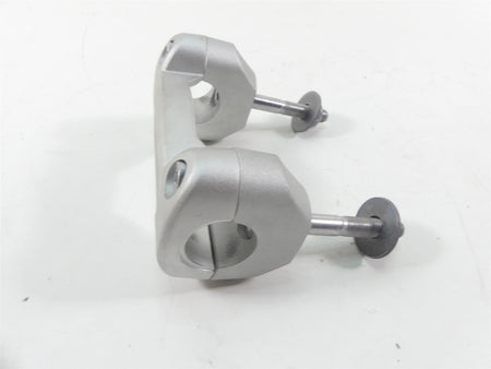 2020 Triumph Speed Triple RS 1050 Handlebar Holder Riser Set T2042064 T2041599 {{ shop.shopifyCountryName }} - Mototech271